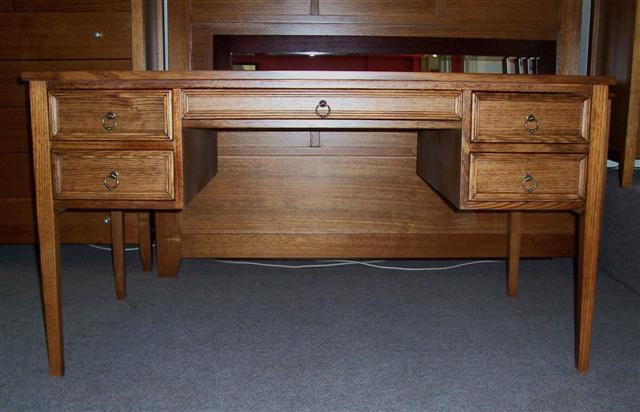 desk-with-beading1